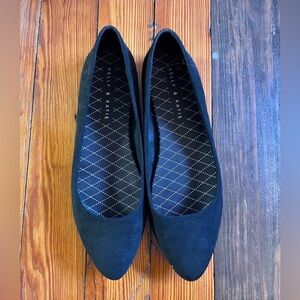 Kelly & Katie Black Ballet Flat in Size 9